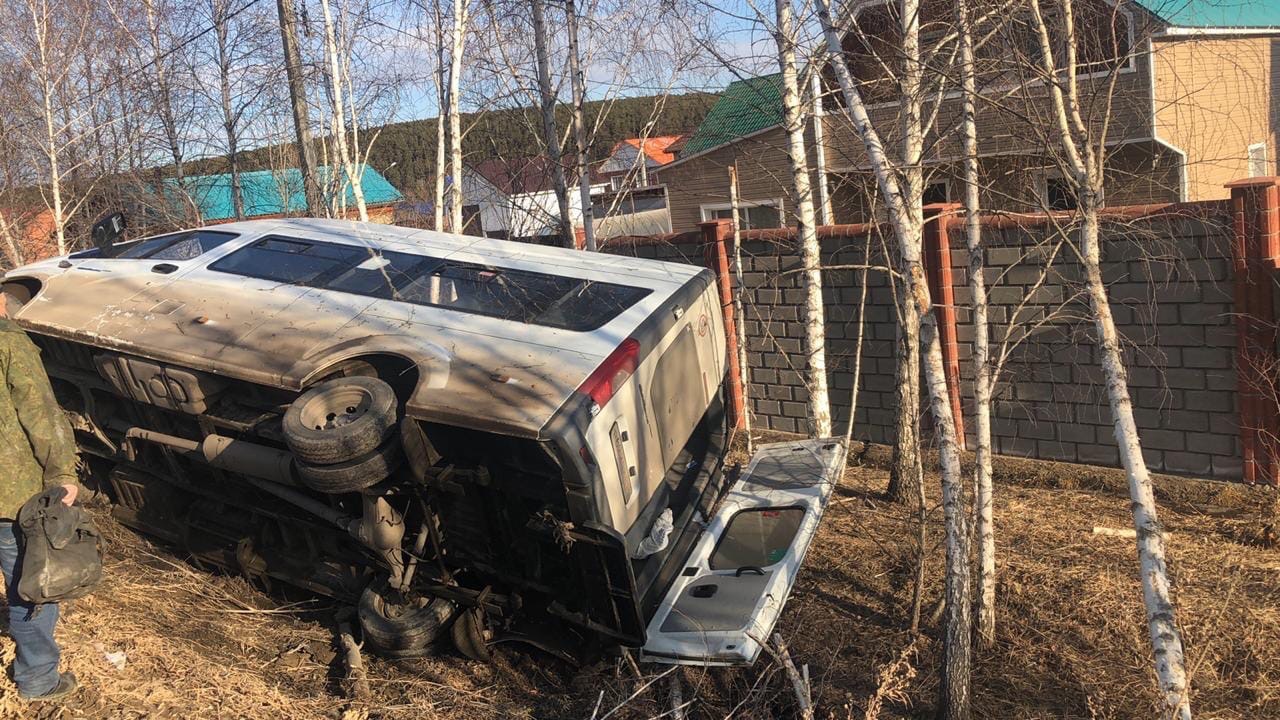 Маршрутка попала в ДТП в микрорайоне Лесной в Иркутске