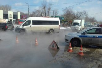 Мэрия Иркутска контролирует работы на месте прорыва теплосети в Ленинском районе