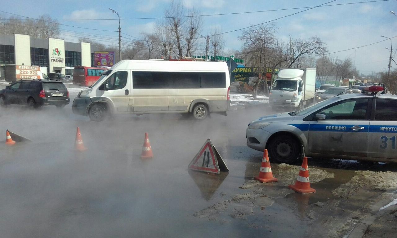 Мэрия Иркутска контролирует работы на месте прорыва теплосети в Ленинском районе