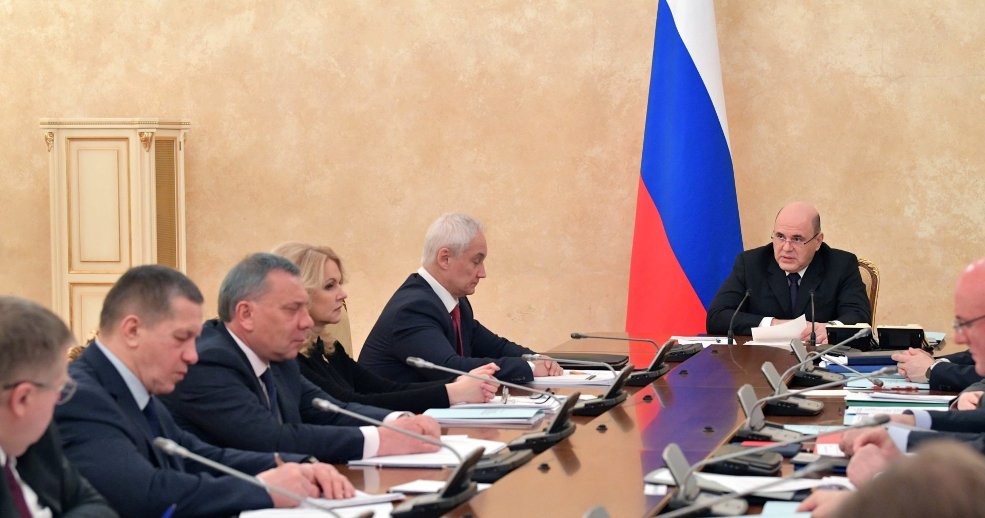 Мишустин поручил регионам проработать вопрос ввода режима самоизоляции для всех граждан