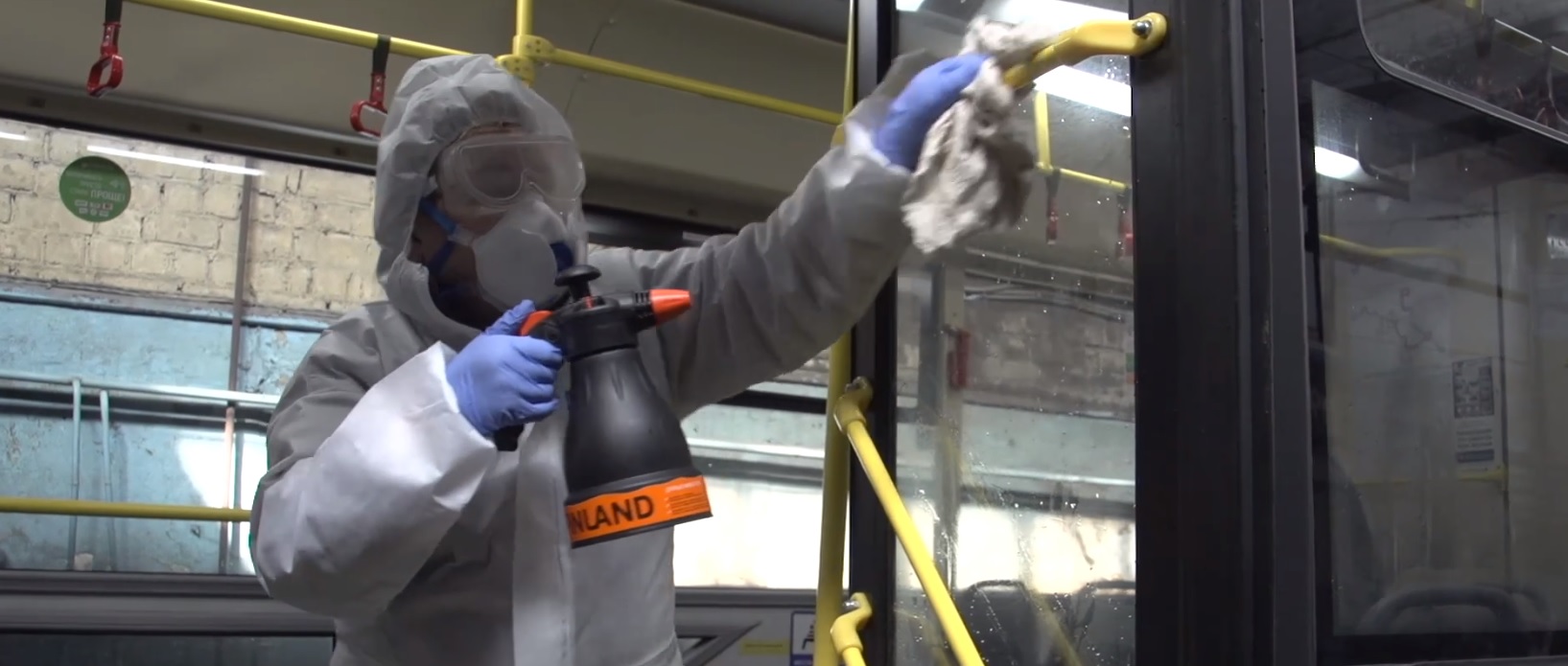 Муниципальный общественный транспорт в Иркутске дезинфицируют