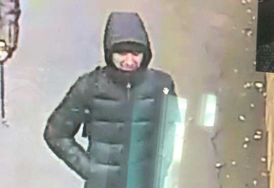 Продавец комиссионного магазина на рынке Южный в Иркутске прогнала вооруженного грабителя