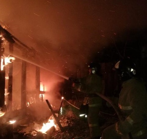 Семь человек погибли на пожаре в поселке Усть-Уда 16 марта