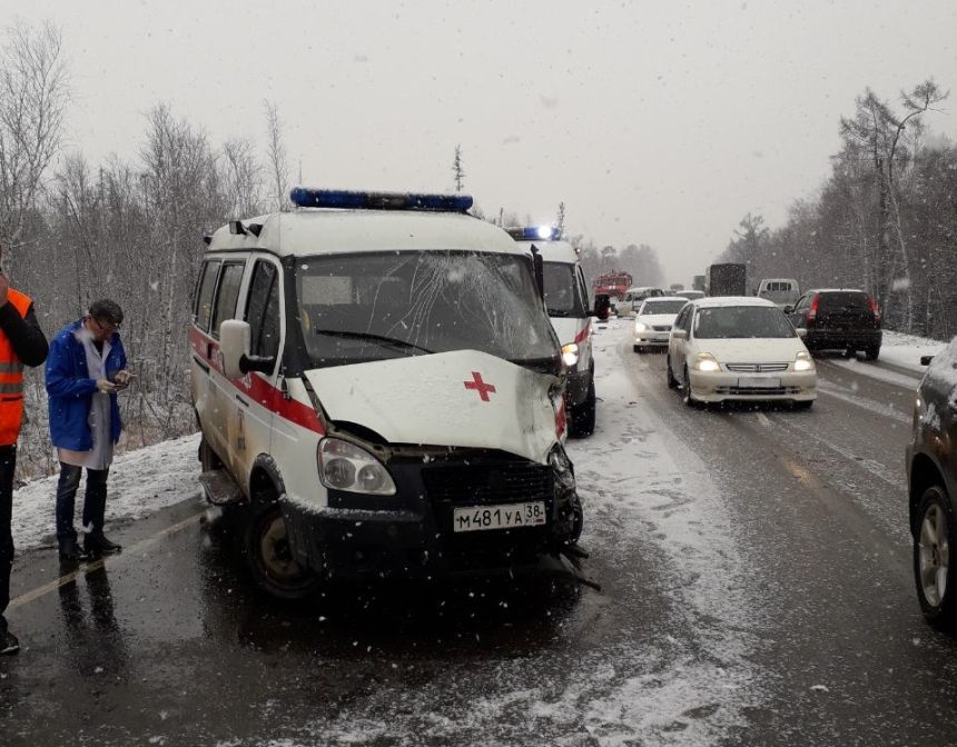 Скорая помощь попала в ДТП в Ангарске утром 19 марта