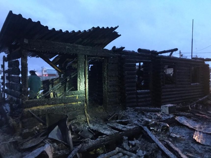 Трое человек, в том числе двое детей, погибли на пожаре в Маркова Иркутского района