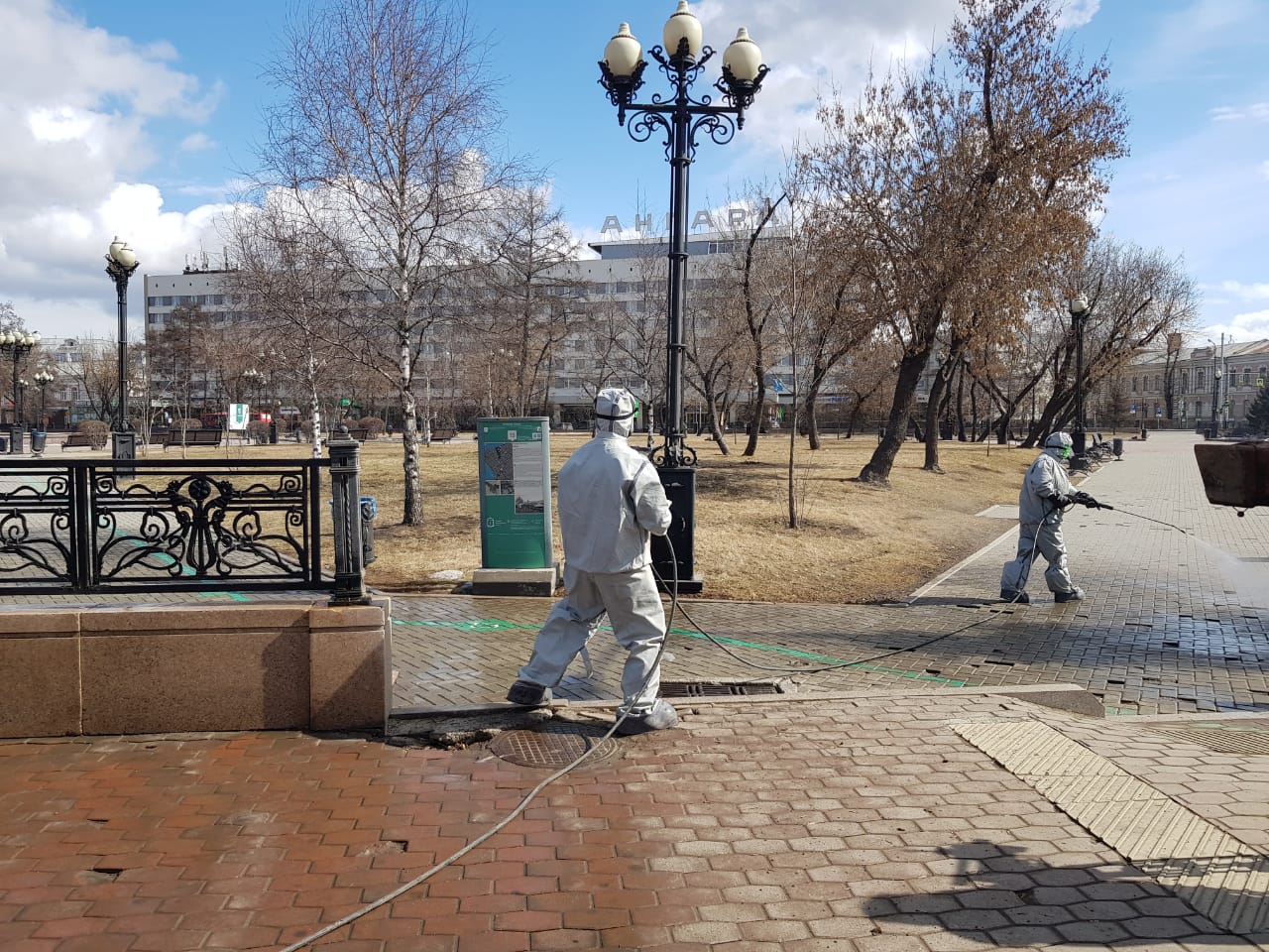 В Иркутске началась дезинфекция общественных пространств