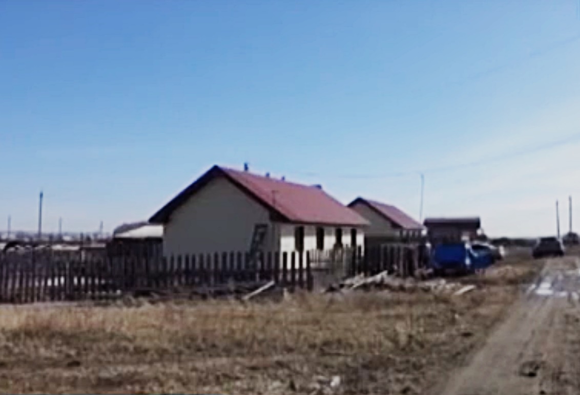 В Усольском районе разваливаются дома, построенные для детей сирот