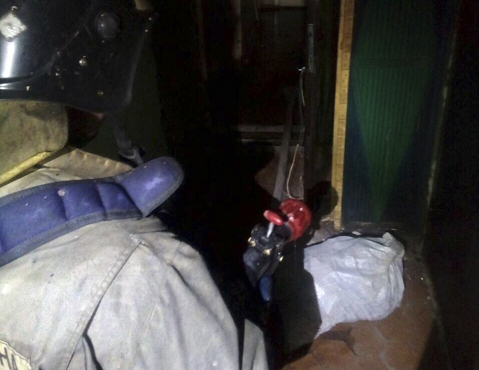 Восемь человек спасены и один погиб на пожаре в поселке Чунский