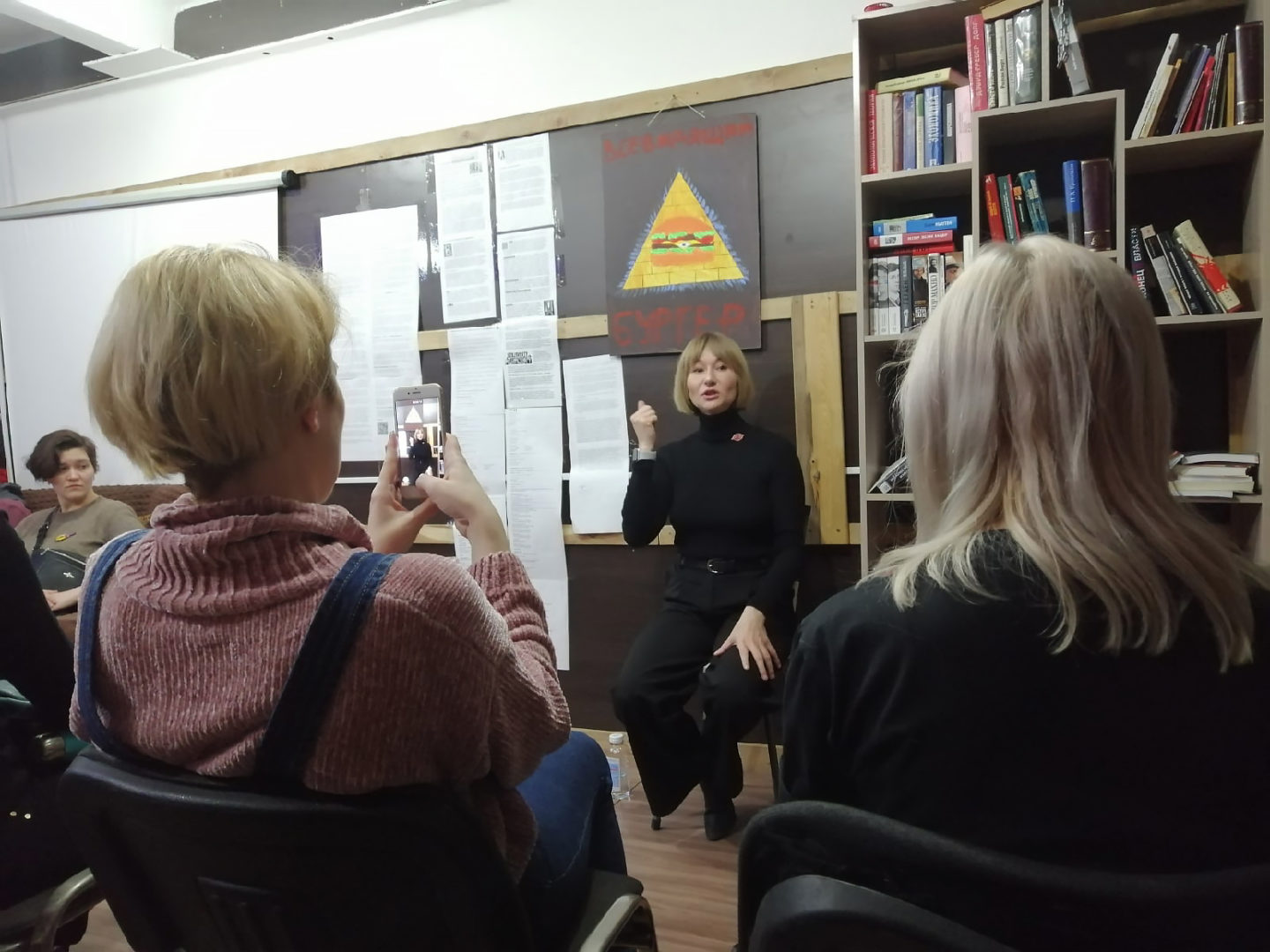 "Женщина имеет право на безопасность, чтобы ее «уважали» не только по праздникам" - благотворительная акция "НЕ ВИНОВАТА" прошла в Иркутске