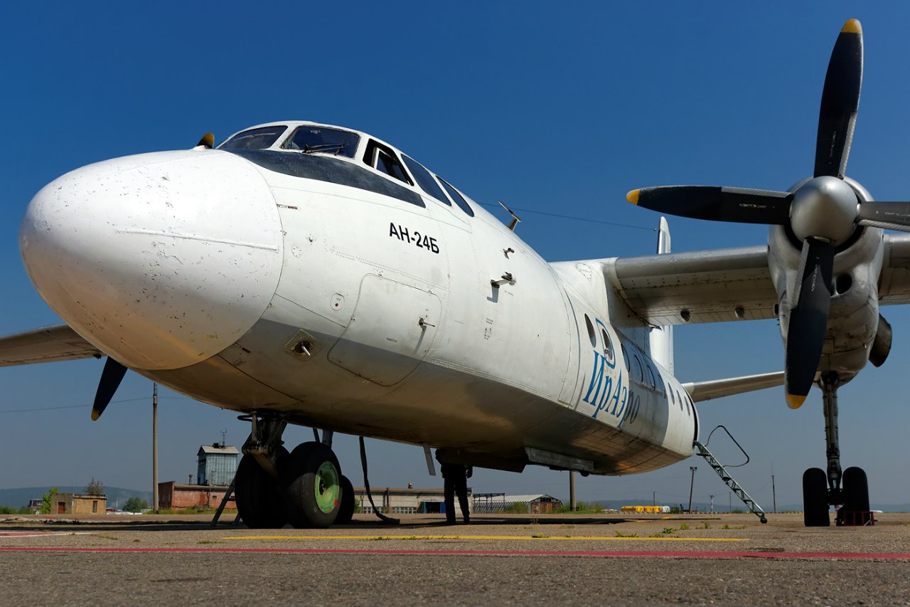 Авиакомпанию «ИрАэро» попросили приостановить полеты по стране