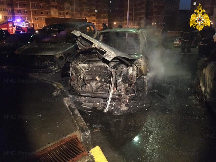 Четыре автомобиля сгорели в Иркутске