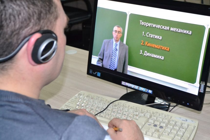 Дистанционное обучение в Иркутской области продлится до конца месяца