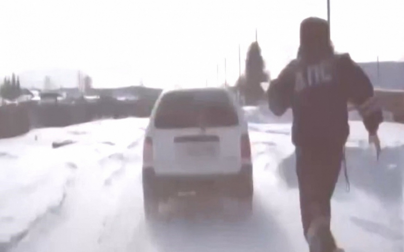 Инспектор ДПС бегом догнал иномарку нарушителя в Зиминском районе