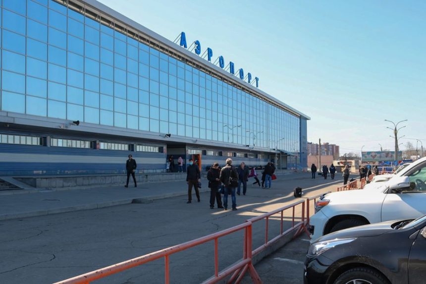Иркутский аэропорт просит встречающих и провожающих не посещать аэровокзалы