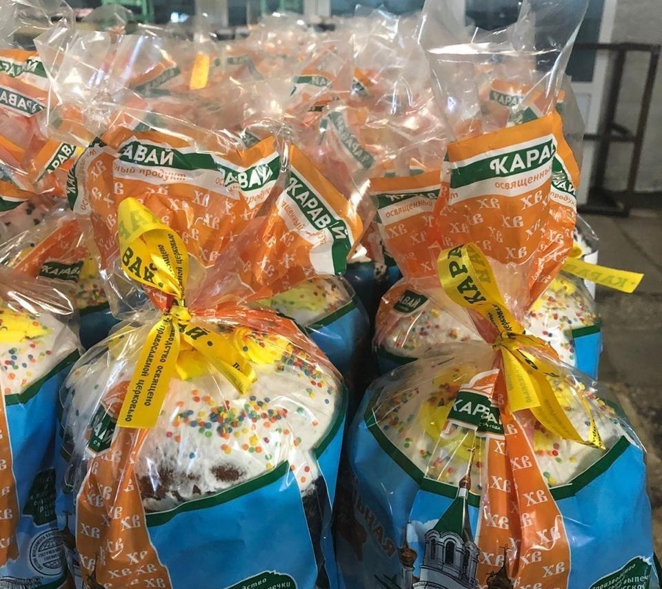 Компания "Каравай" передала около 1,5 тысячи куличей в больницы Иркутска и Ангарска