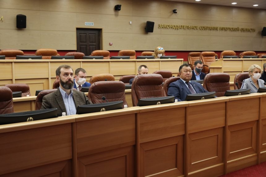 Меры по противодействию распространения коронавируса обсудили на депутатском штабе при ЗС