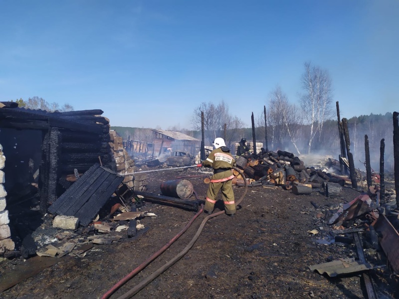 Несколько строений и сеновалы сгорели в поселке Вознесенский Нижнеудинского района