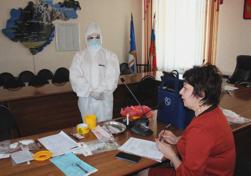 Обучение по забору проб на коронавирус прошло в минздраве Иркутской области