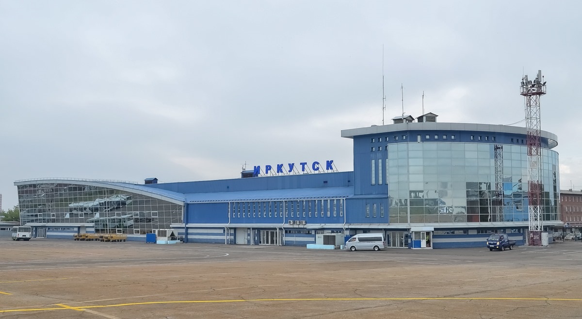 Полные залы аэропорта до коронавируса и пустые после. Видео