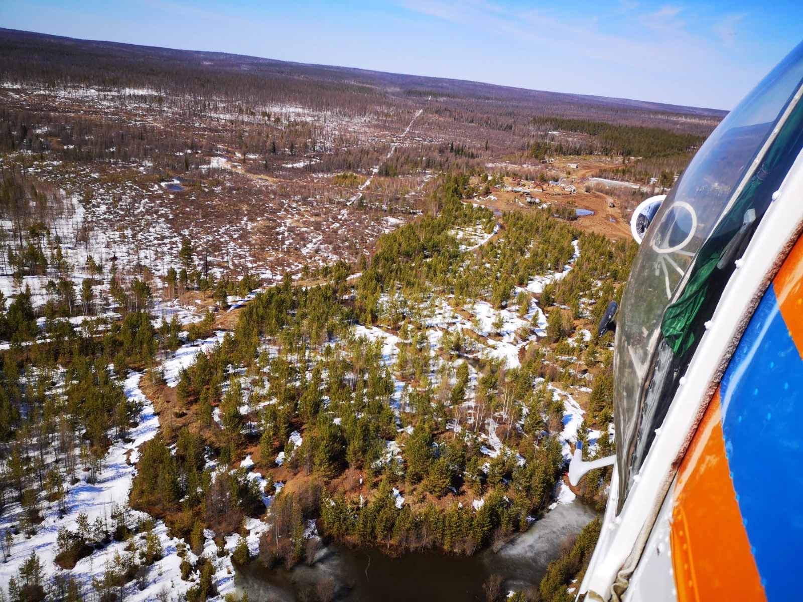Пропавших на севере Приангарья мужчин с ребенком спасли