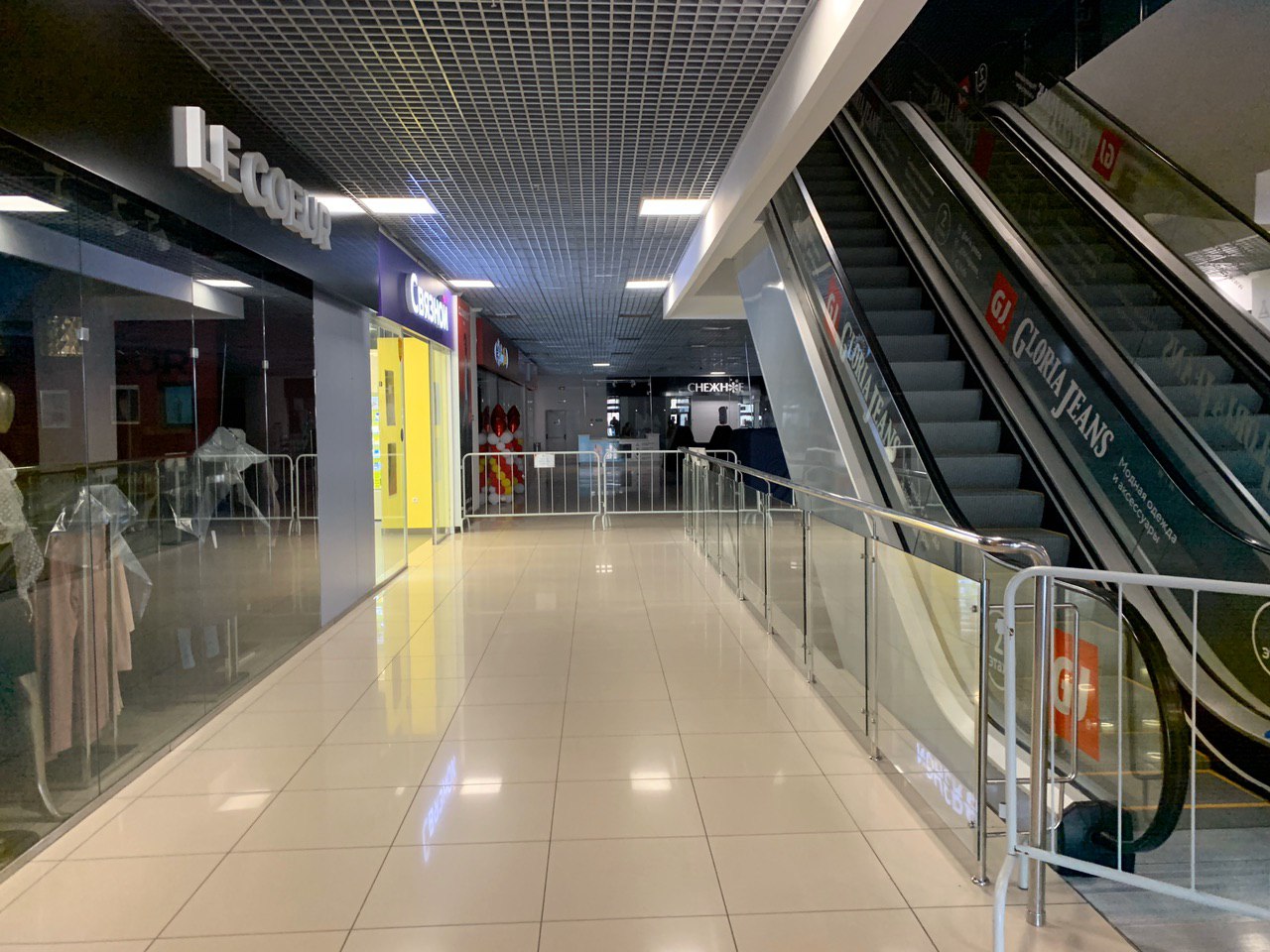 Пустынные улицы, единицы машин и прохожих. Таким стал Иркутск. Фоторепортаж