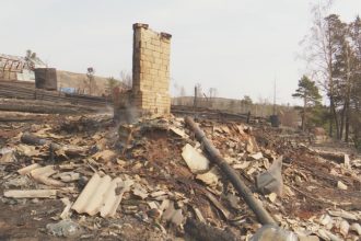 Семь дачных домов сгорели в пригороде Братска по вине местной жительницы