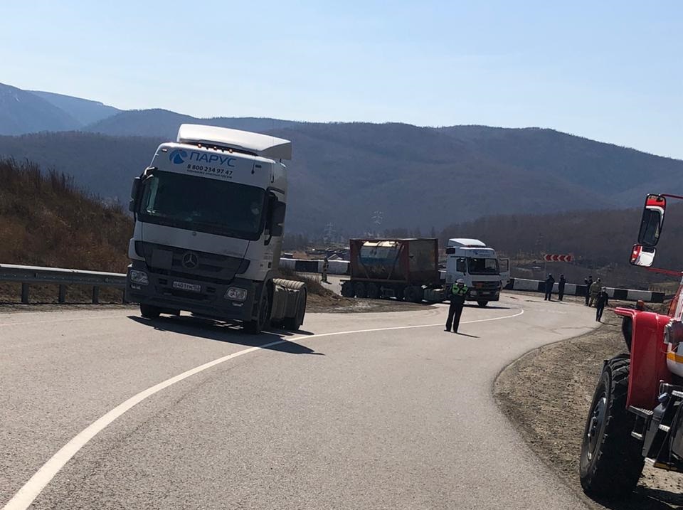 Угрозы населению из-за аварии фуры с химикатами в Култуке нет - МЧС