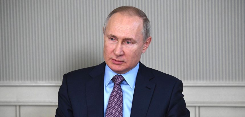 Владимир Путин предложил продлить нерабочий режим до конца апреля