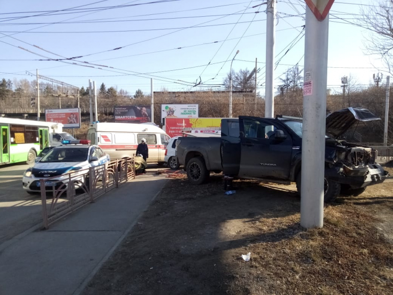 Женщина и ребенок пострадали в ДТП в Свердловском районе Иркутска