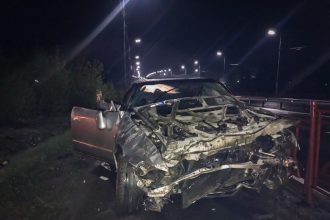 19-летний водитель и несовершеннолетний пассажир пострадали в ДТП на улице Байкальской в Иркутске