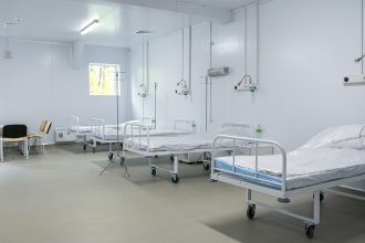 97 случаев коронавируса выявили в Иркутской области за сутки. Всего - 698