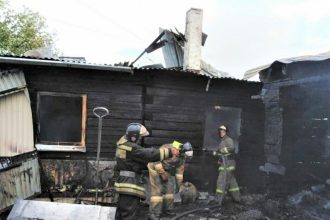 Человек пострадал при пожаре двухквартирного деревянного дома в Зиме