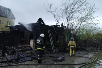 Два человека погибли на пожаре в жилом доме в Иркутске