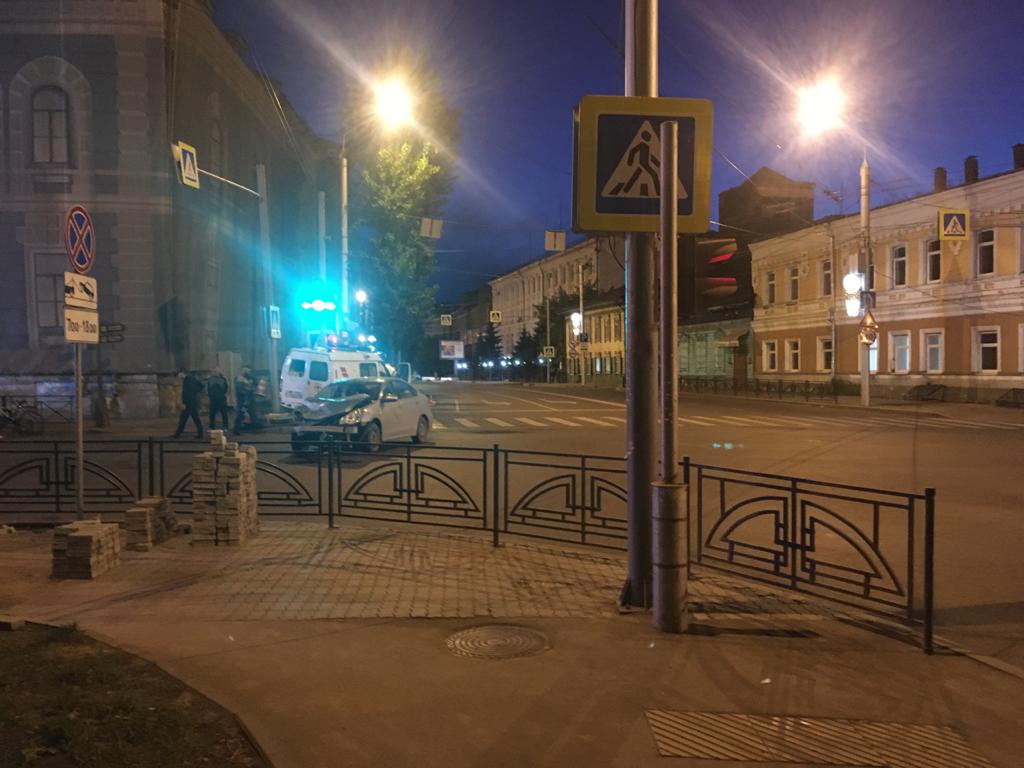 Два медика пострадали в ДТП с машиной скорой помощи в центре Иркутска