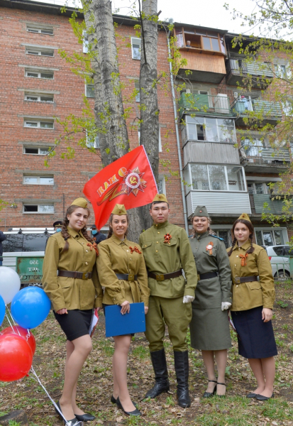 Курсанты ВСИ МВД организовали концерт для 95-летнего фронтовика в Иркутске