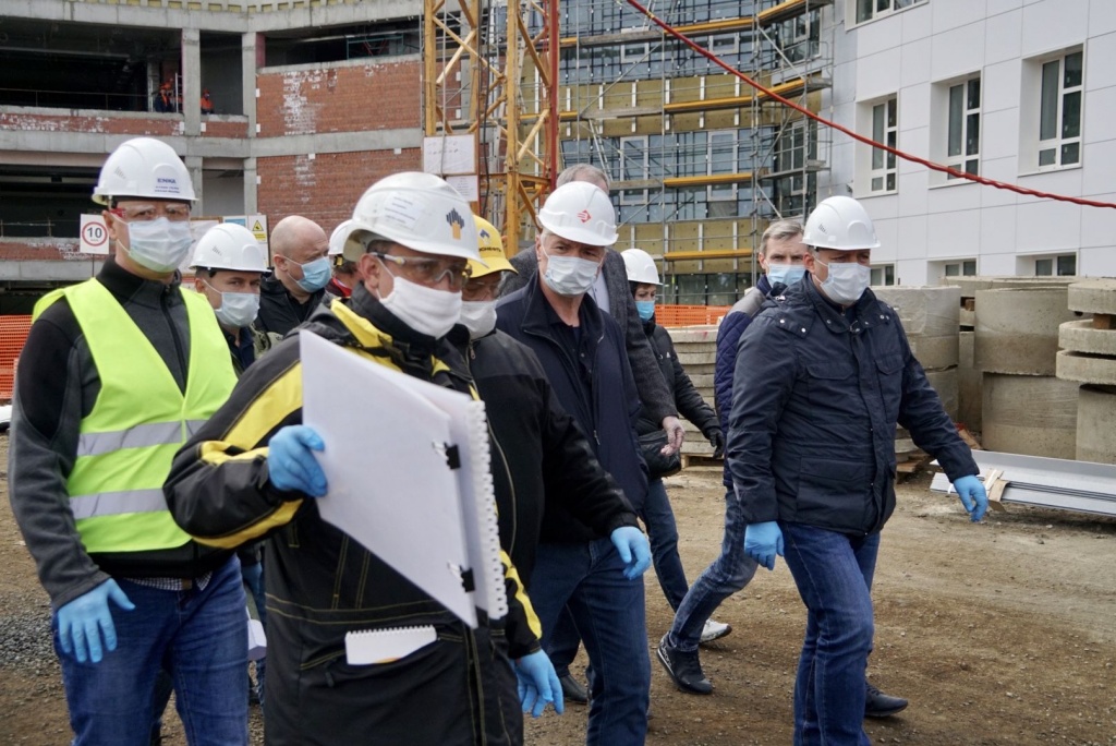 Марат Хуснуллин оценил ход строительства социальных и жилых объектов в Тулуне