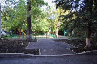 Семь участков благоустроят в Октябрьском округе Иркутска по проекту "Народные инициативы"