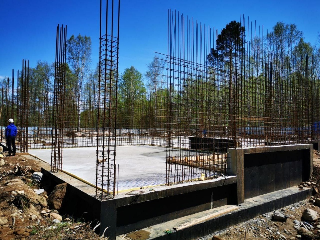 Строители возводят первый этаж многофункционального культурного центра в Байкальске