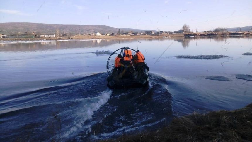 Троих рыбаков, пропавших в майские праздники ищут в Братском районе