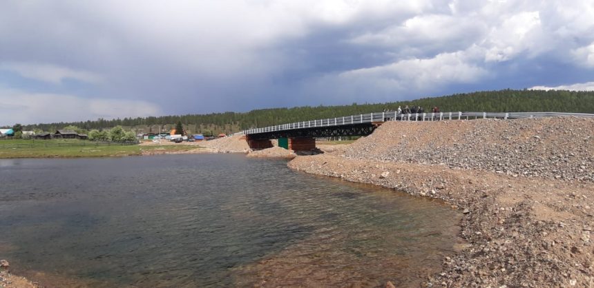В селе Тунгуска Чермховского района открыли мост через реку Малая Иреть