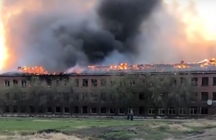 Здание бывшей школы №20 сгорело в Тулуне