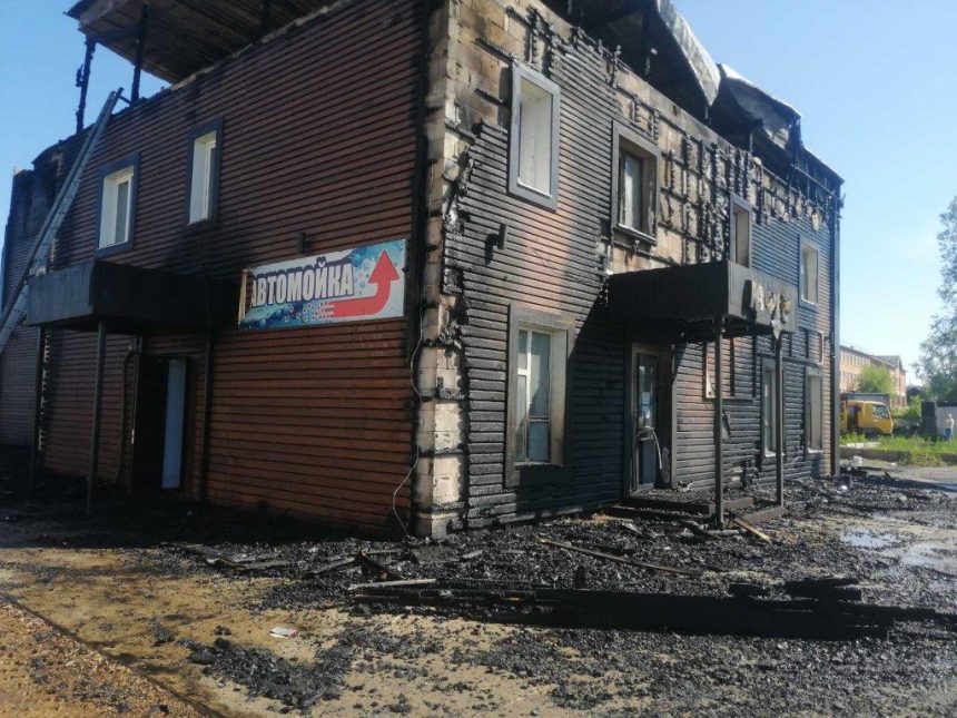 10 человек эвакуированы на пожаре в кафе в Тайшете