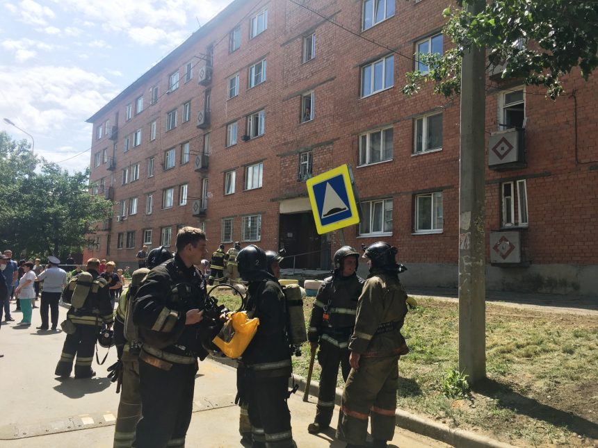 26 человек спасены на пожаре в жилом доме на улице Костычева в Иркутске