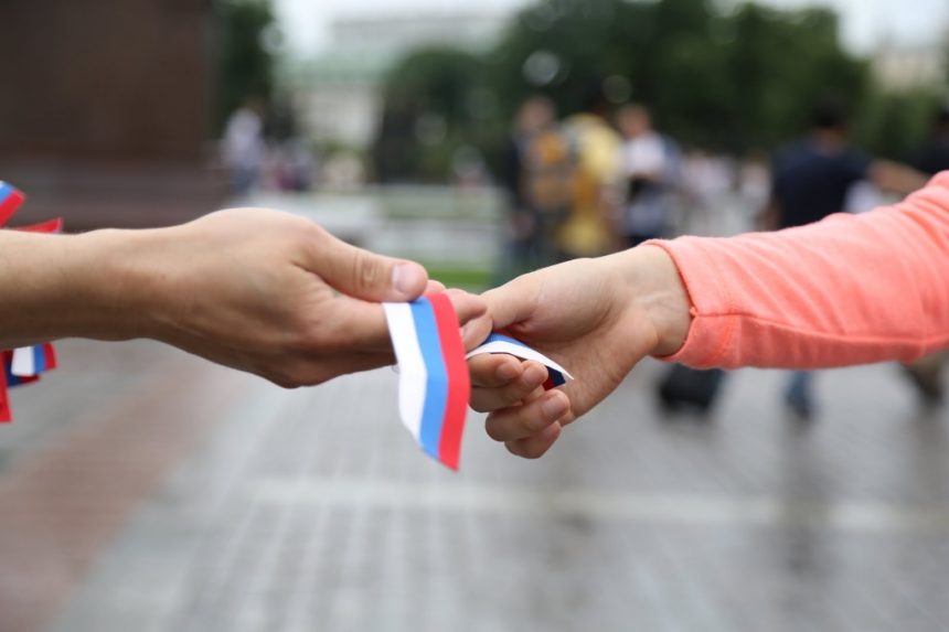 Двенадцать тысяч лент раздадут волонтеры Приангарья в честь празднования Дня России