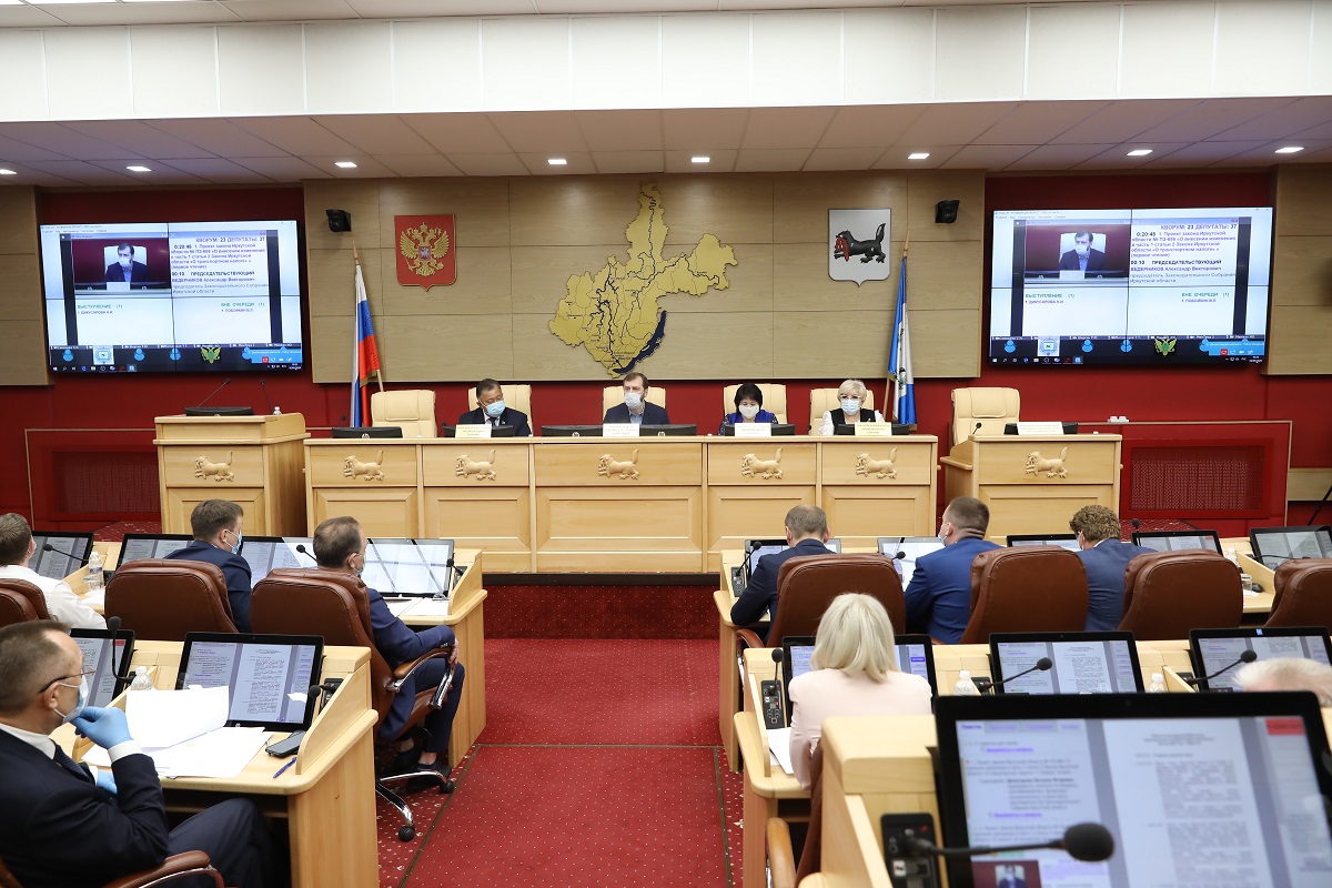 Эксперты в области права прокомментировали решение ЗС о проведении досрочных выборов губернатора Приангарья