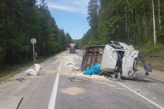 Грузовик столкнулся с двумя автомобилями в Шелеховском районе