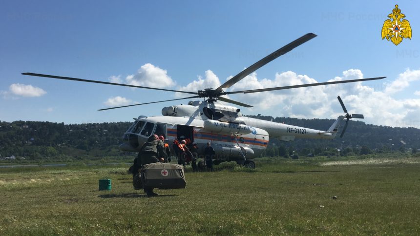 Иркутские спасатели вылетели на поиски потерпевших бедствие туристов на реке Китой