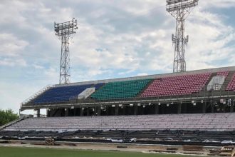Искусственное футбольное поле уложат на стадионе "Ангара" в Ангарске