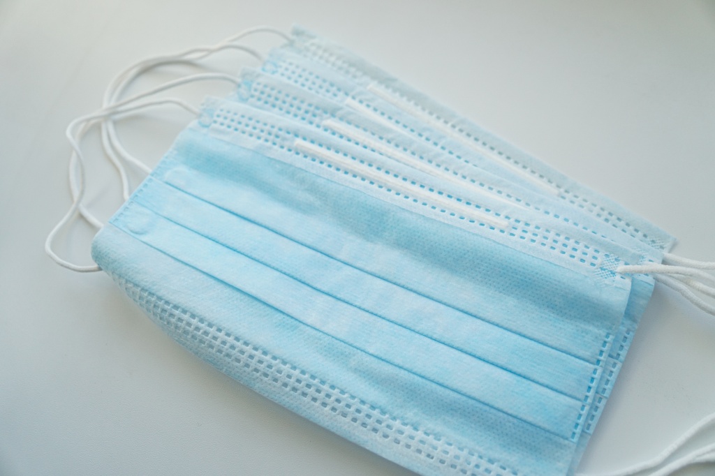 Минсоцразвития Иркутской области получило сто тысяч одноразовых медицинских масок