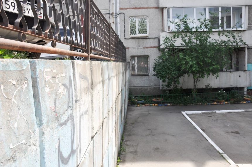 Подпорные стены многоэтажек начали ремонтировать в Иркутске